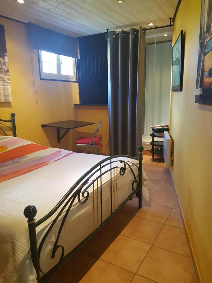 Chambre D'Hotes Le Cypres Bleu Roussillon  Luaran gambar