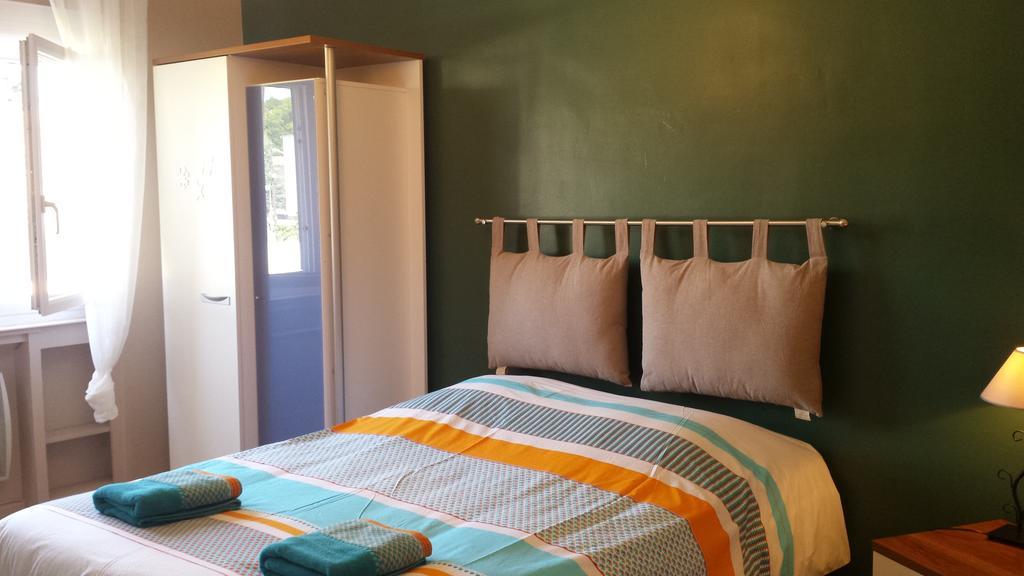 Chambre D'Hotes Le Cypres Bleu Roussillon  Luaran gambar