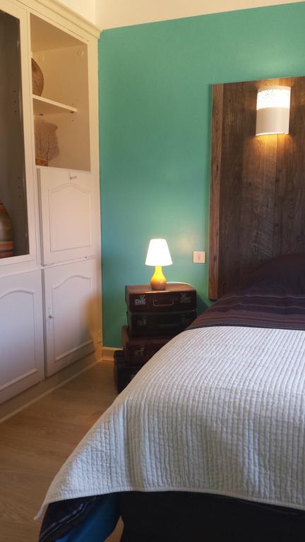 Chambre D'Hotes Le Cypres Bleu Roussillon  Luaran gambar