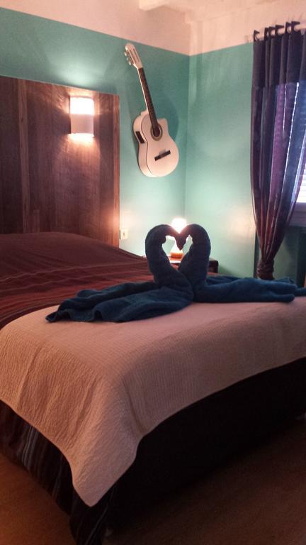 Chambre D'Hotes Le Cypres Bleu Roussillon  Luaran gambar
