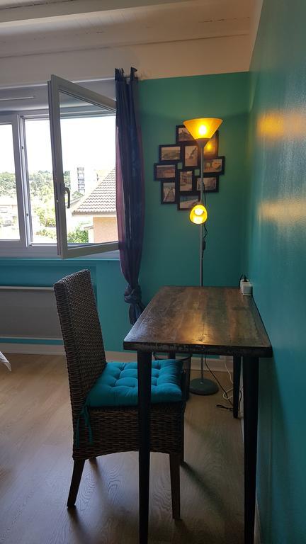 Chambre D'Hotes Le Cypres Bleu Roussillon  Luaran gambar