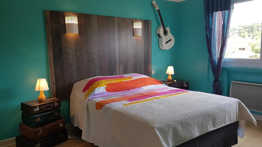 Chambre D'Hotes Le Cypres Bleu Roussillon  Luaran gambar