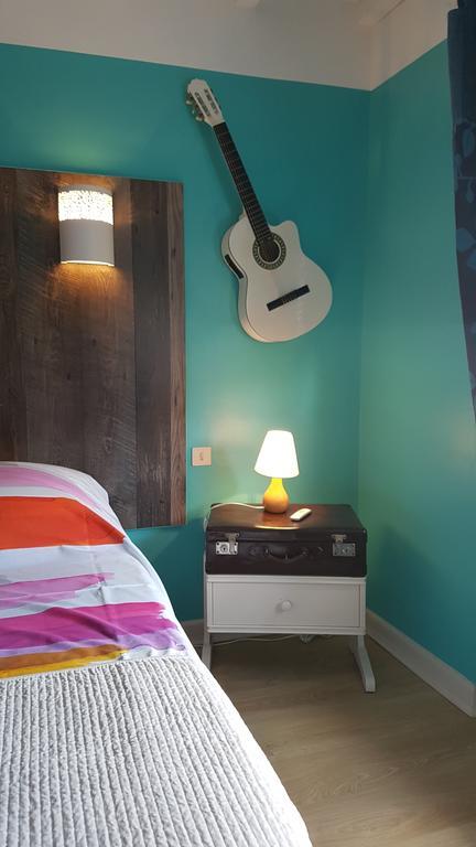 Chambre D'Hotes Le Cypres Bleu Roussillon  Luaran gambar